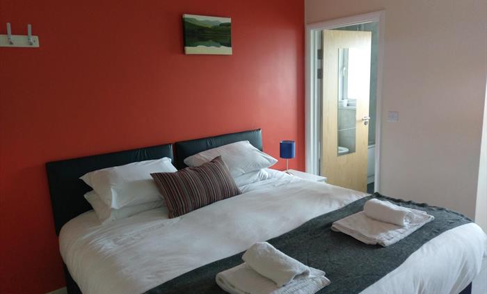 Parkwood Outdoors Dolygaer - Chalet Guest Room 5 with cosy double bed, full linen and towels